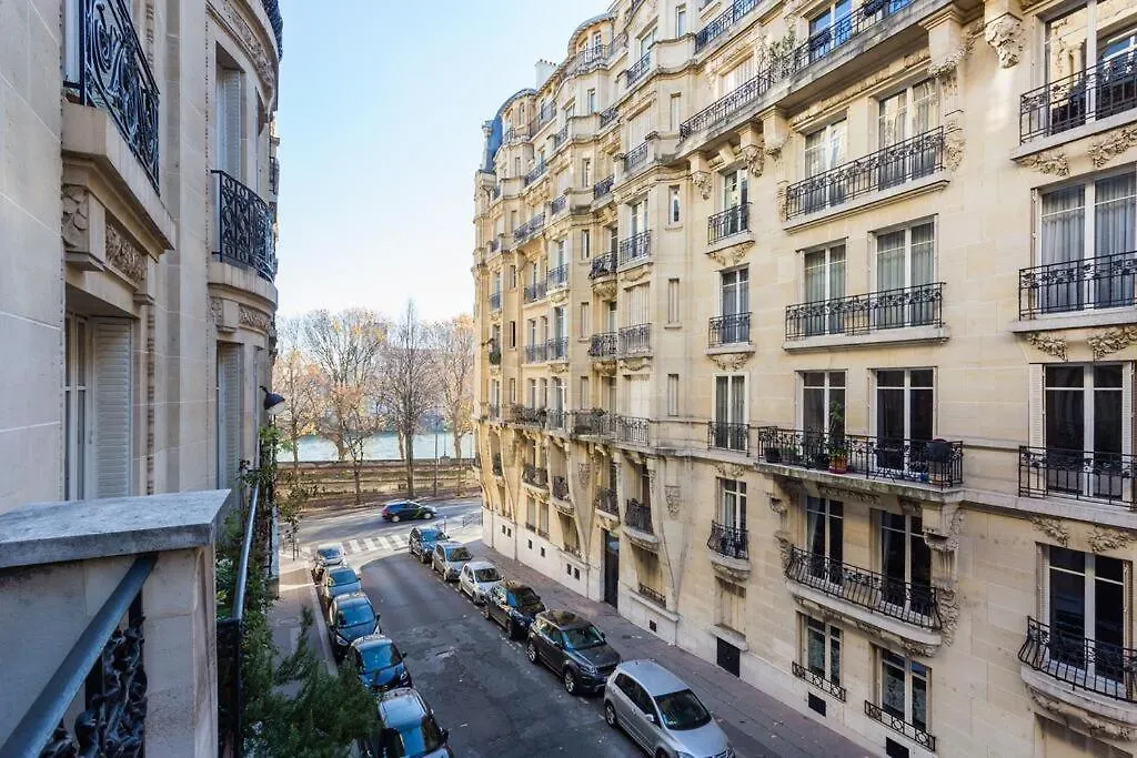 Authentic - 2p - Passy - Tour Eiffel باريس